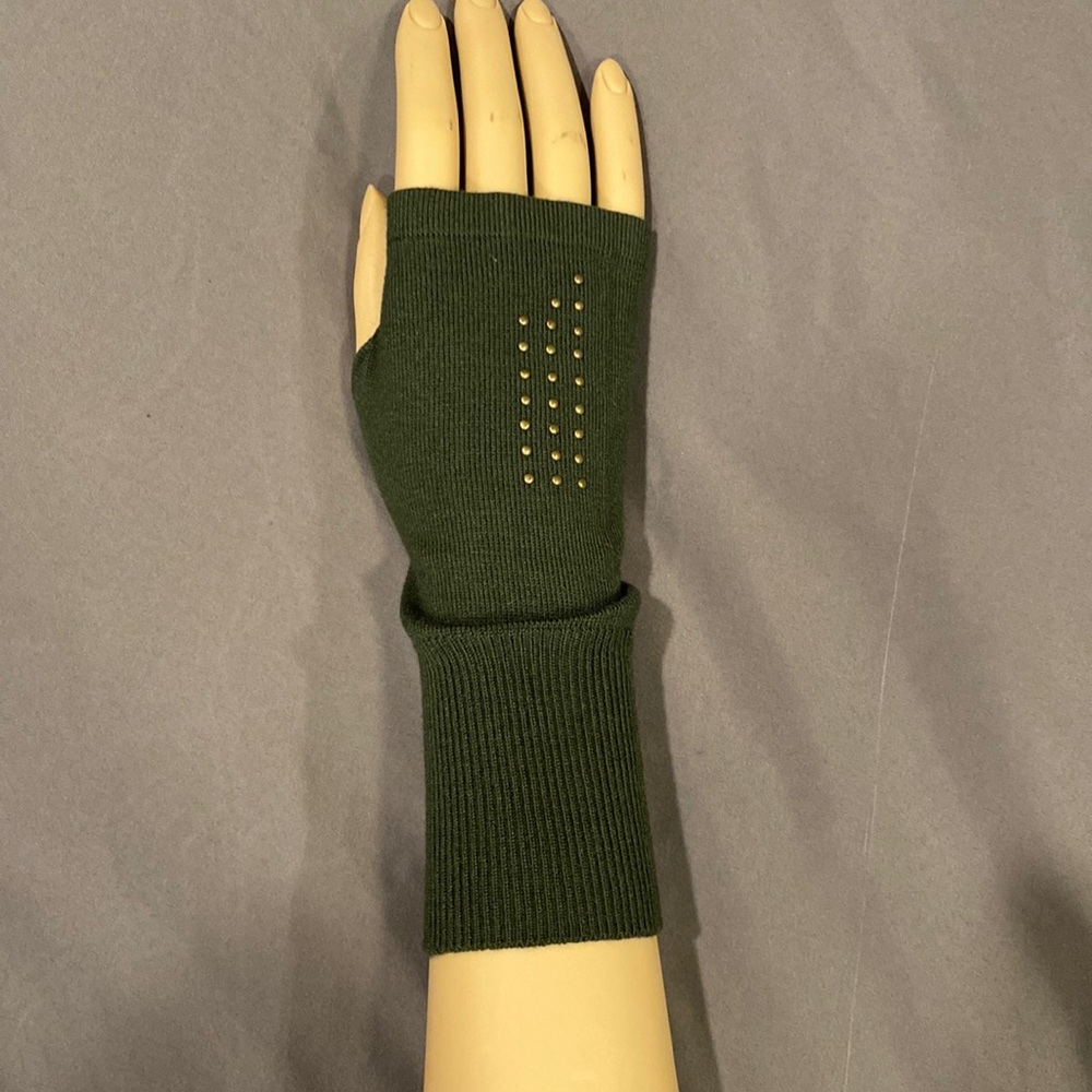 green gloves